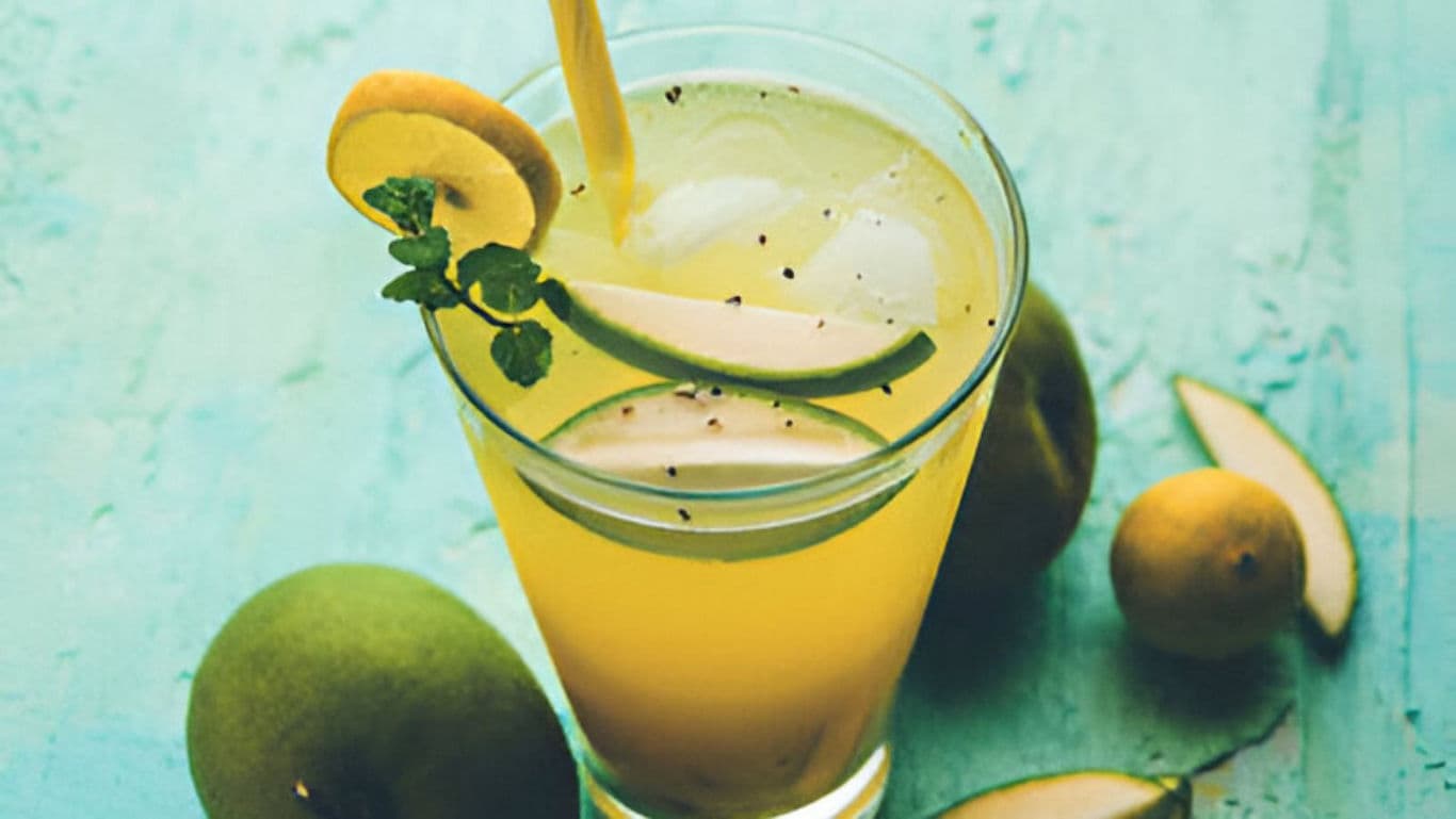 Refreshing Lemon and Mint Juice Drink
