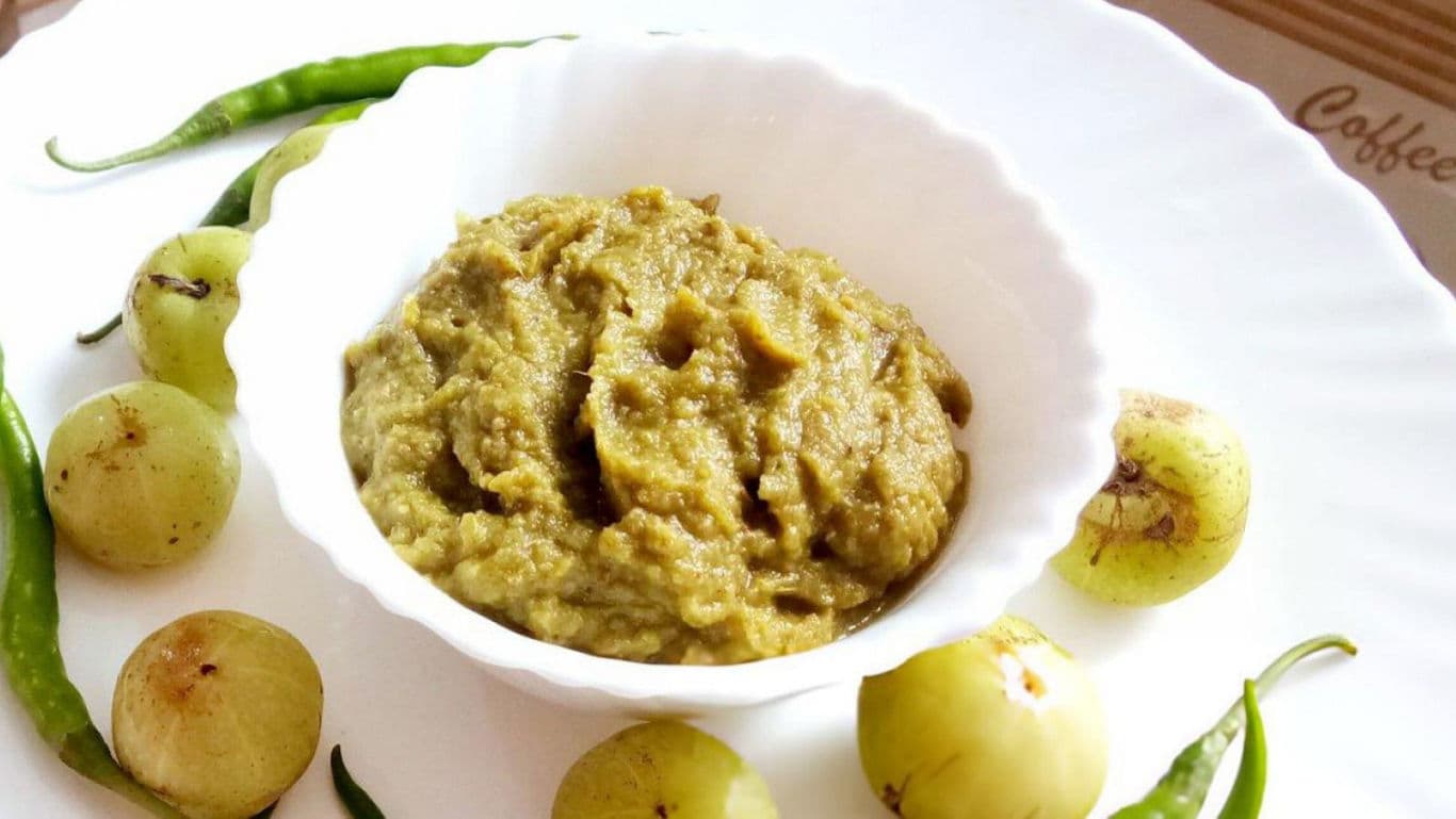 Green chutney with amla and chili garnish