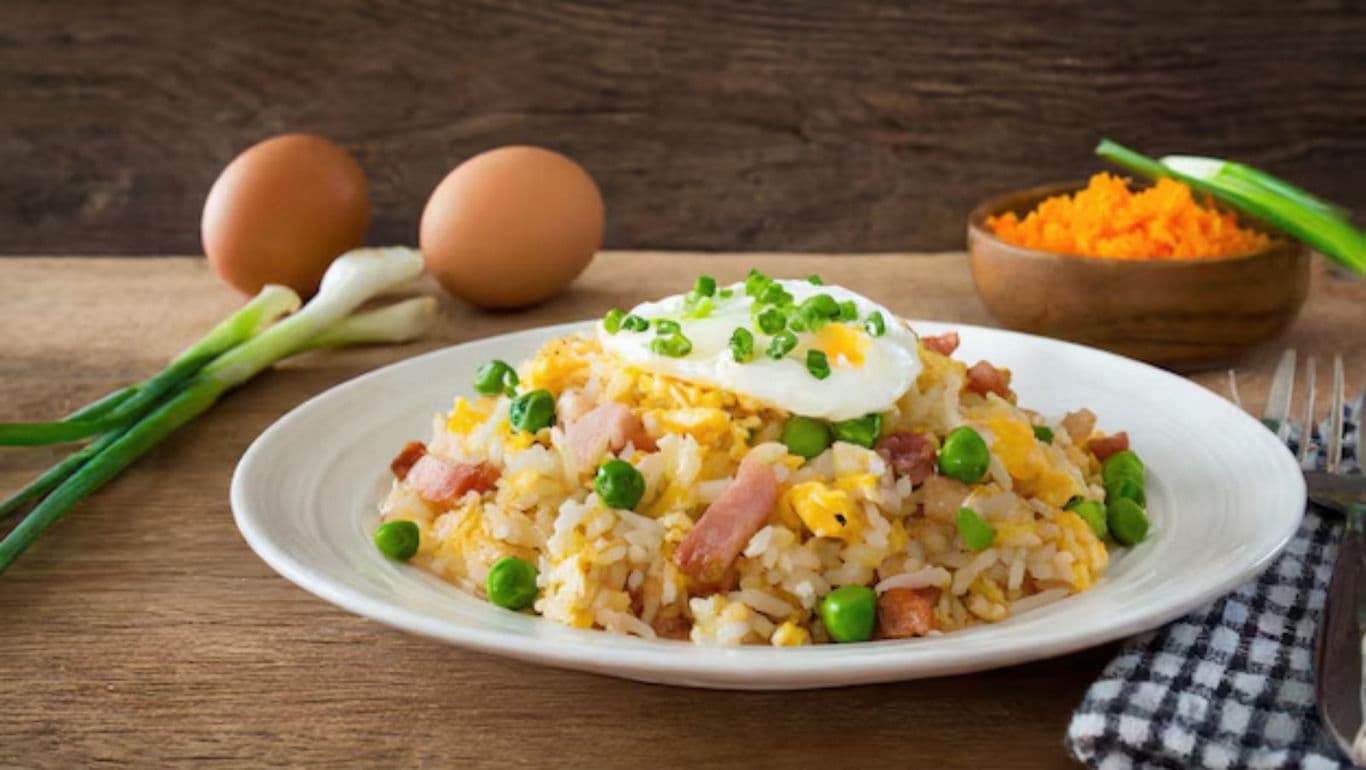 Fried rice with egg and vegetables