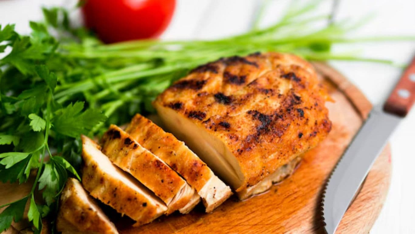 Grilled chicken slices with fresh herbs