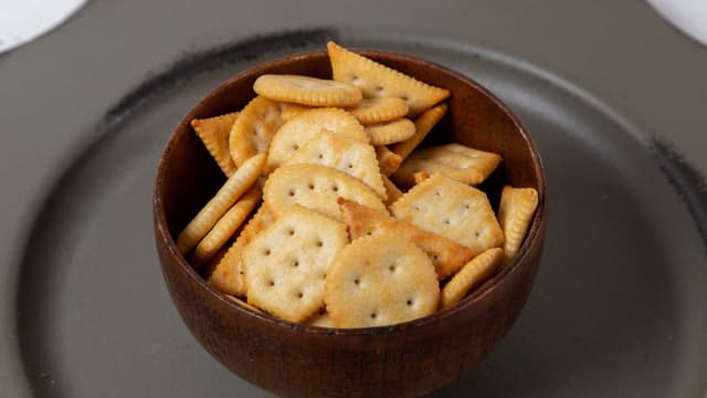 quick-and-crispy-cheese-crackers-tasty-snack-in-minutes-thumbnail