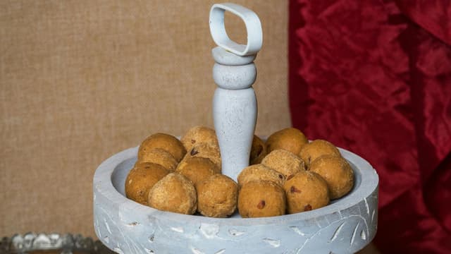golden-besan-ladoo-recipe-sweet-tradition-for-every-festival-thumbnail