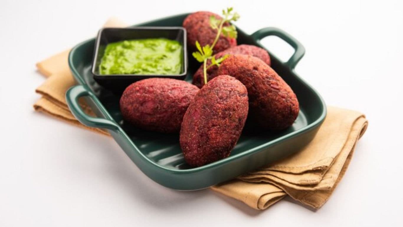 Beetroot croquettes with green chutney