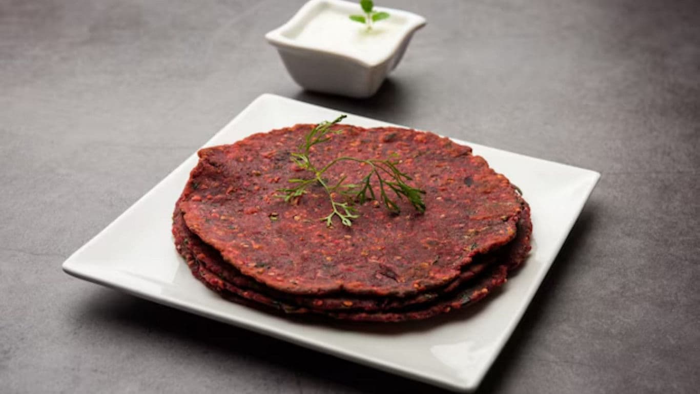 Beetroot flatbread with yogurt dip