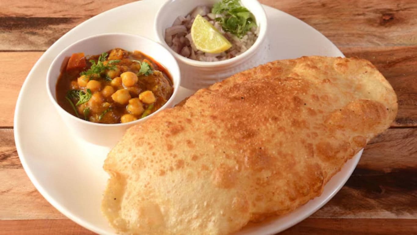 Indian meal with puri and chickpeas