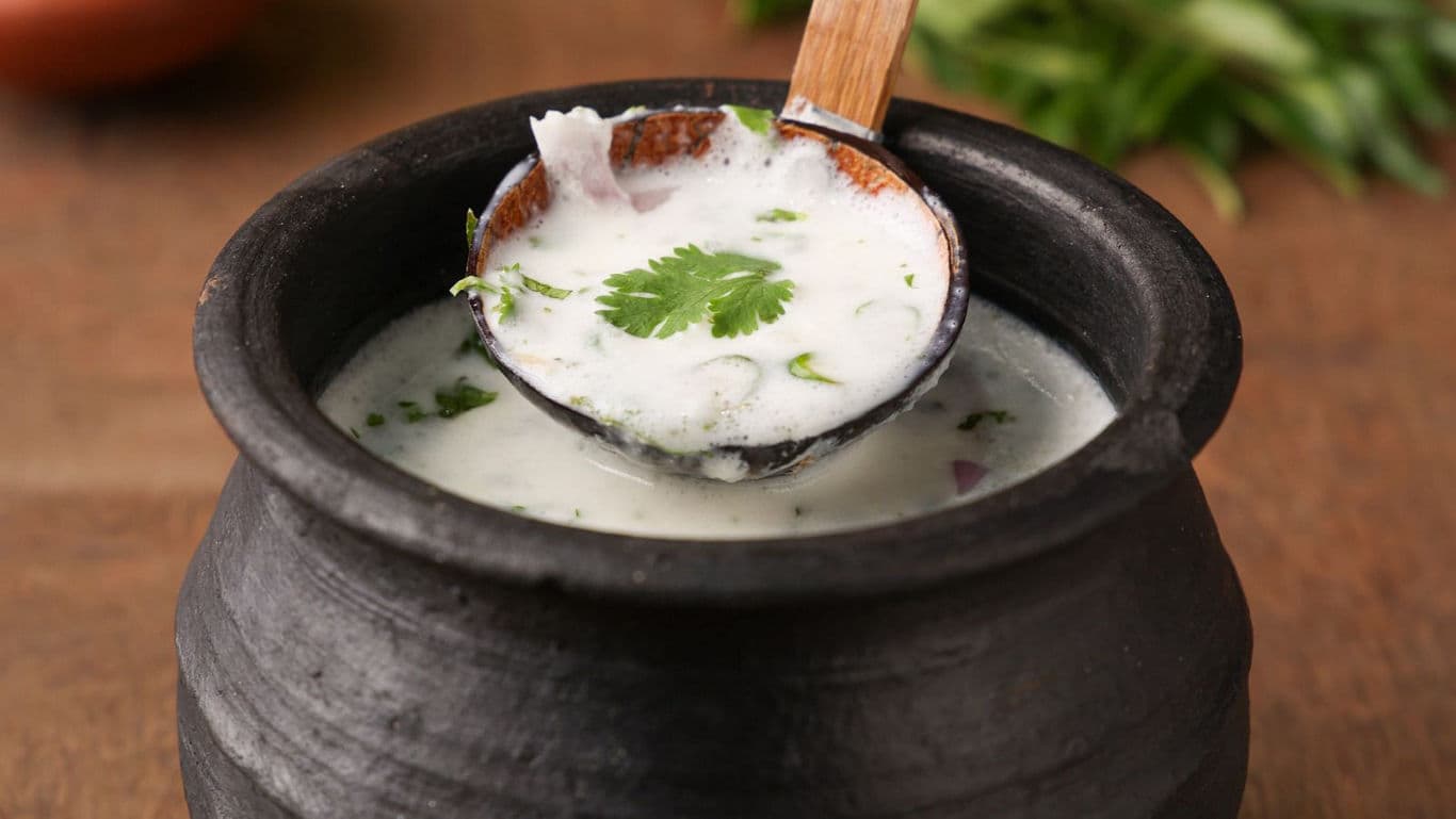 Traditional Onam Sadya feast served on a banana leaf with various Kerala dishes.