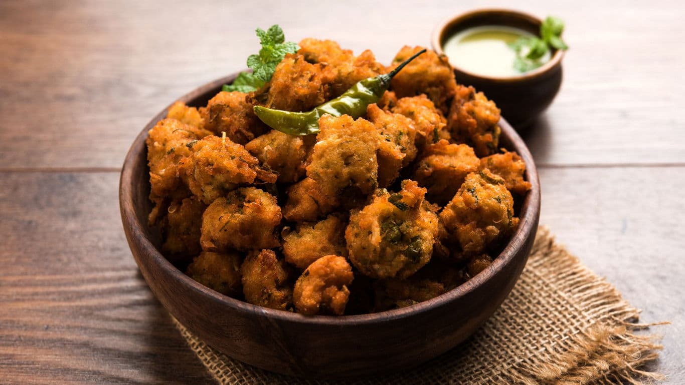 Crispy fried fritters with green chutney