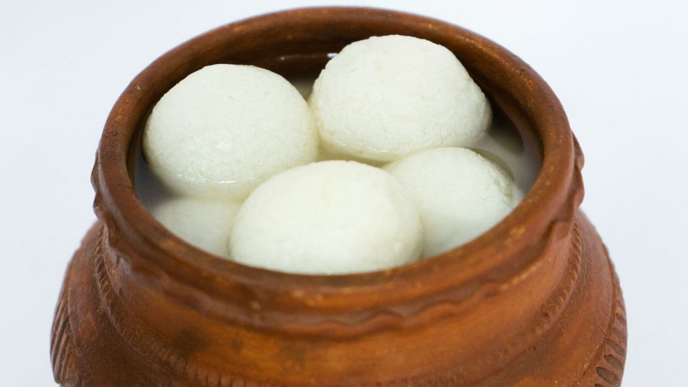 Traditional Indian Rasgulla Served in Clay Pot