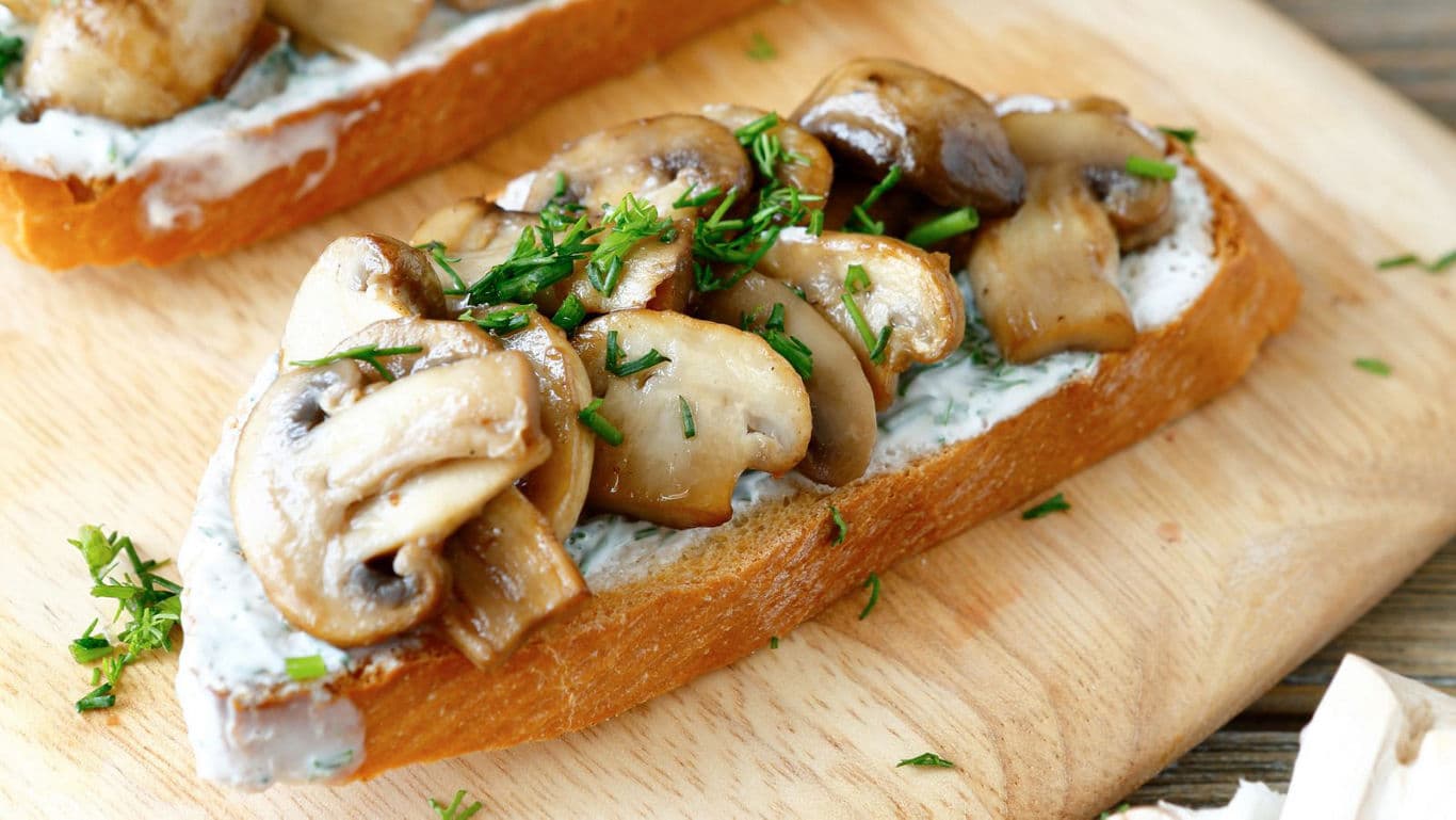 Mushroom bruschetta with fresh herbs