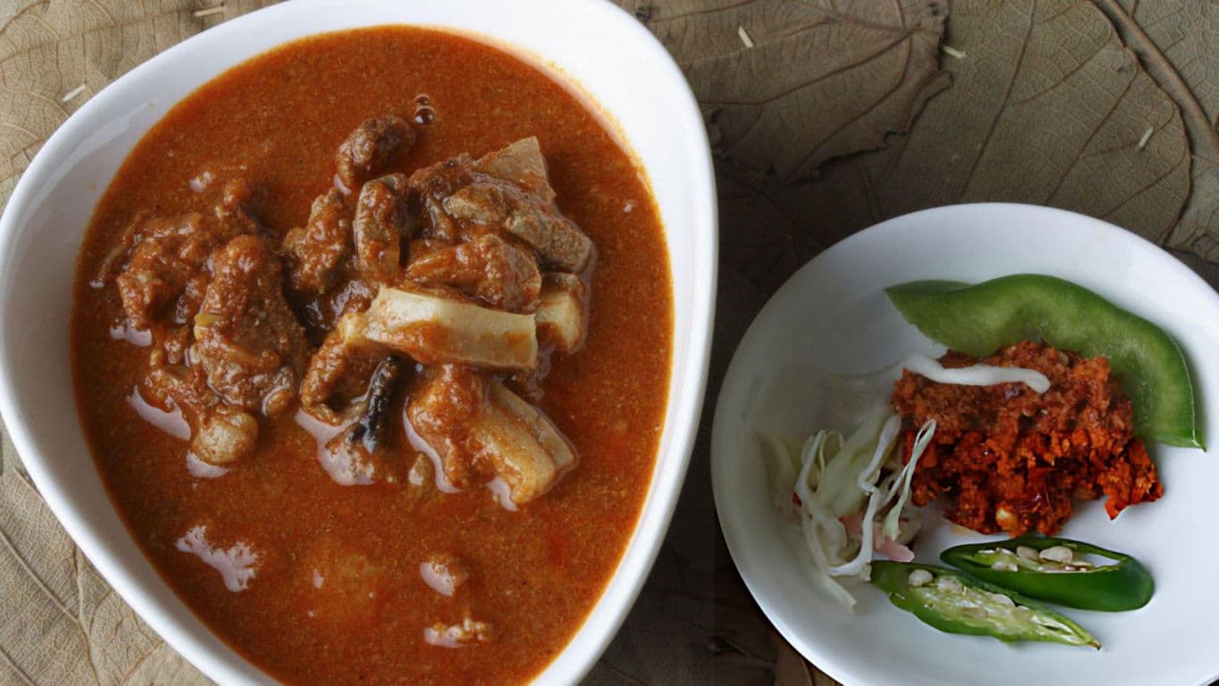 Spicy meat stew with side condiments