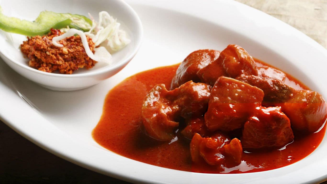 Spicy red curry with side garnish