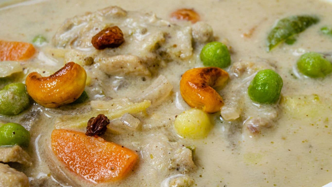 Creamy vegetable stew with cashews