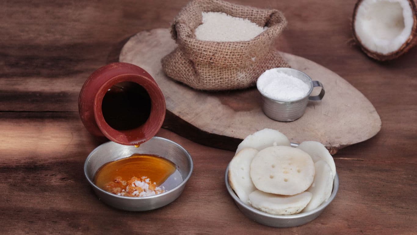 Saaj pithe with jaggery and nolen gur