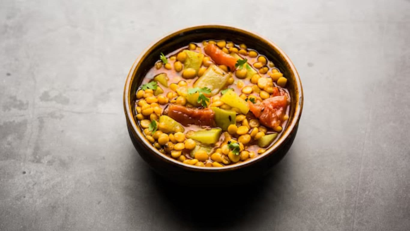 Bowl of lentil curry with vegetables