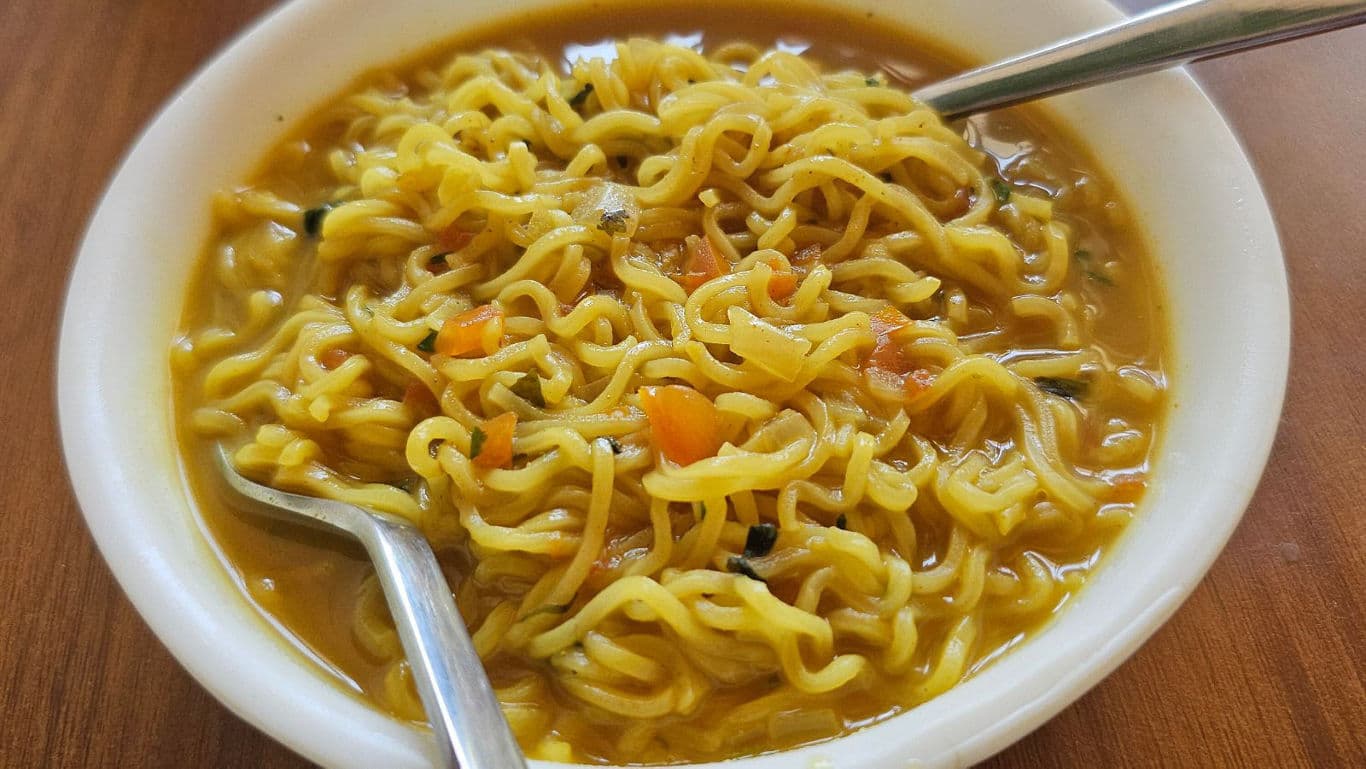 Bowl of hot noodles with vegetables