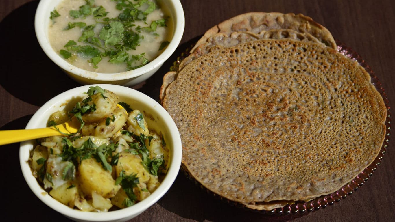 Suji chilla (fermented and instant) on a plate with chutney