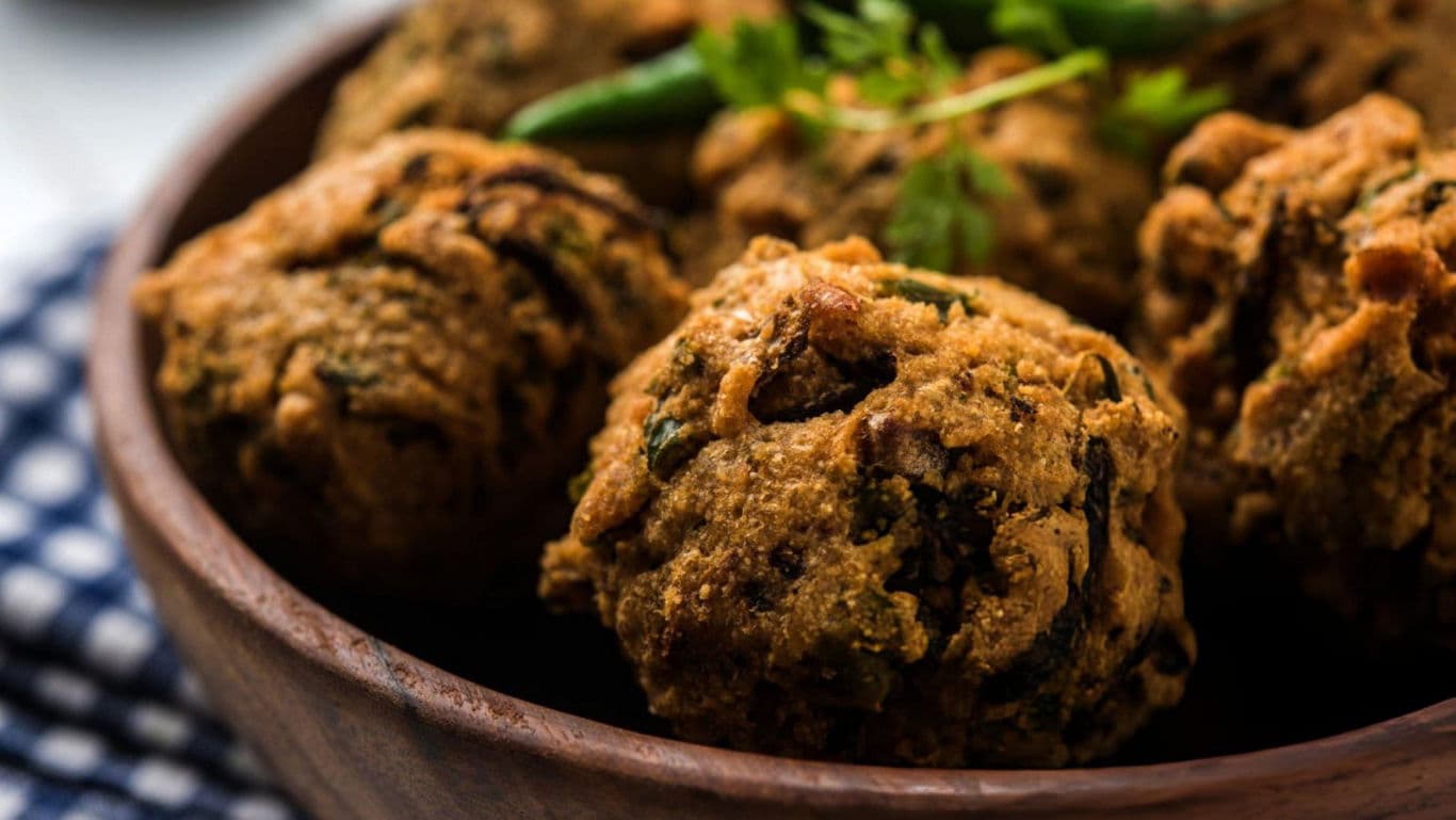 Crispy fried snacks in wooden bowl