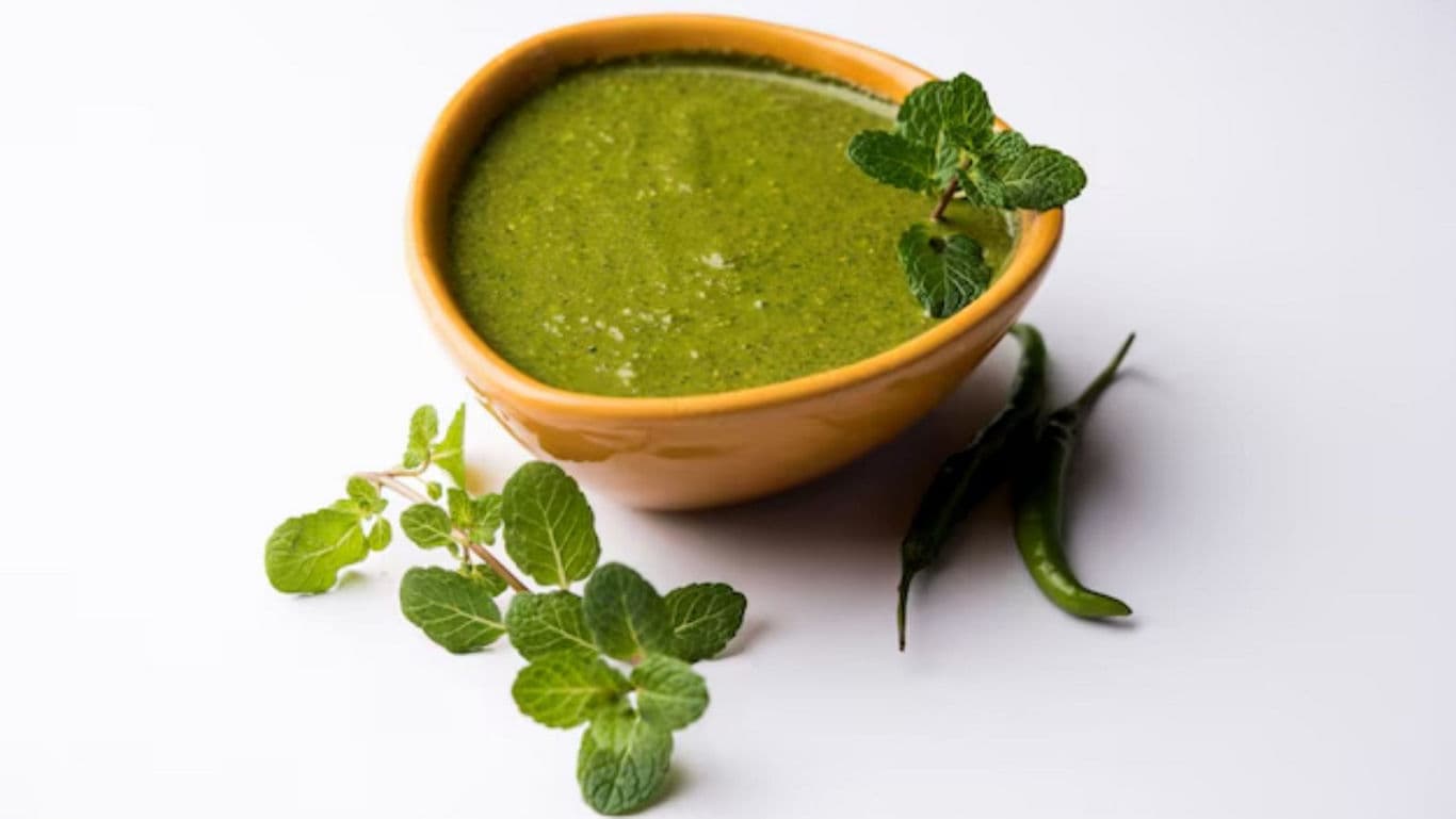 Fresh green chutney in ceramic bowl