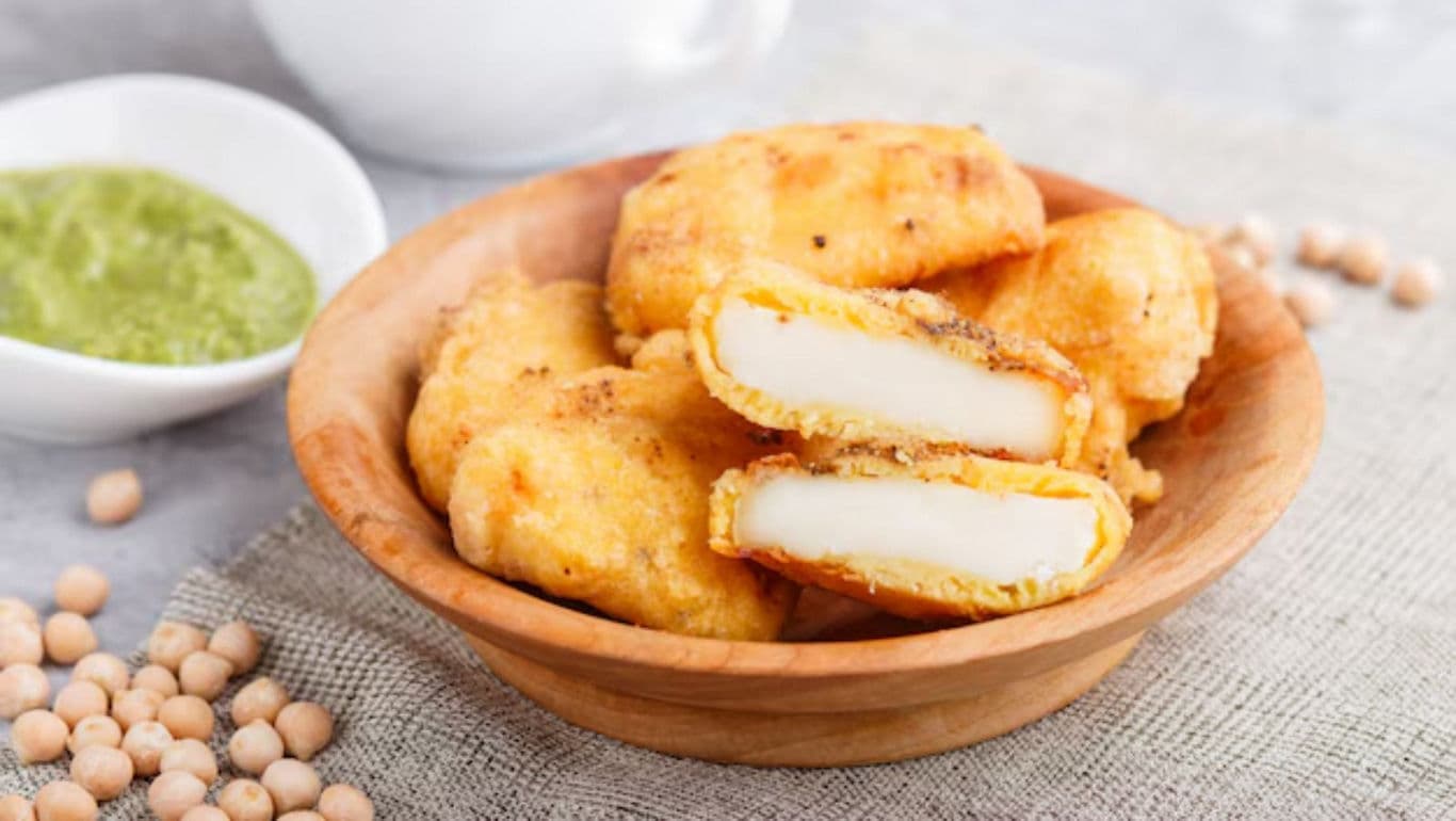 Crispy fried cheese bites with dip