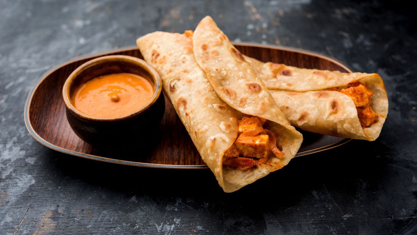 Delicious wraps with dipping sauce