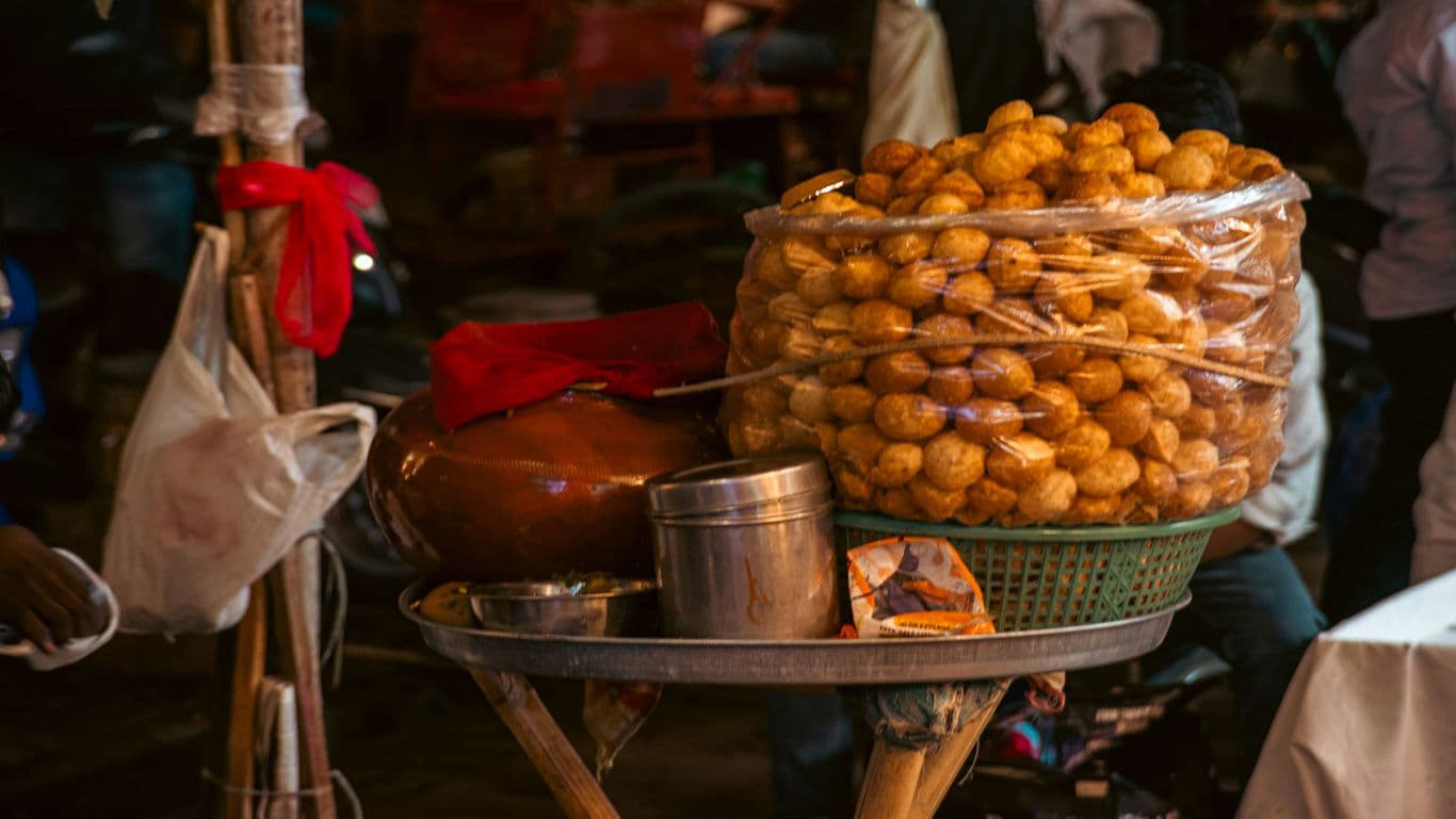 The Ultimate Guide to Mumbai Street Food: From Vada Pav to Pav Bhaji