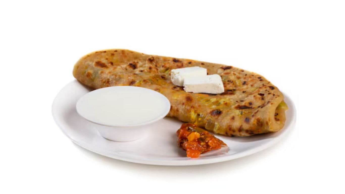 Stuffed flatbread with yogurt and chutney
