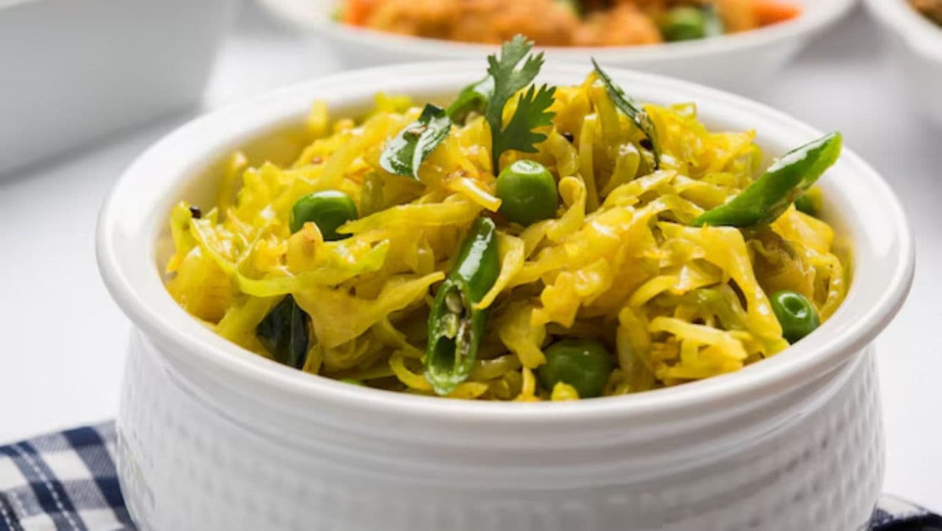 Fresh cabbage stir-fry with green peas