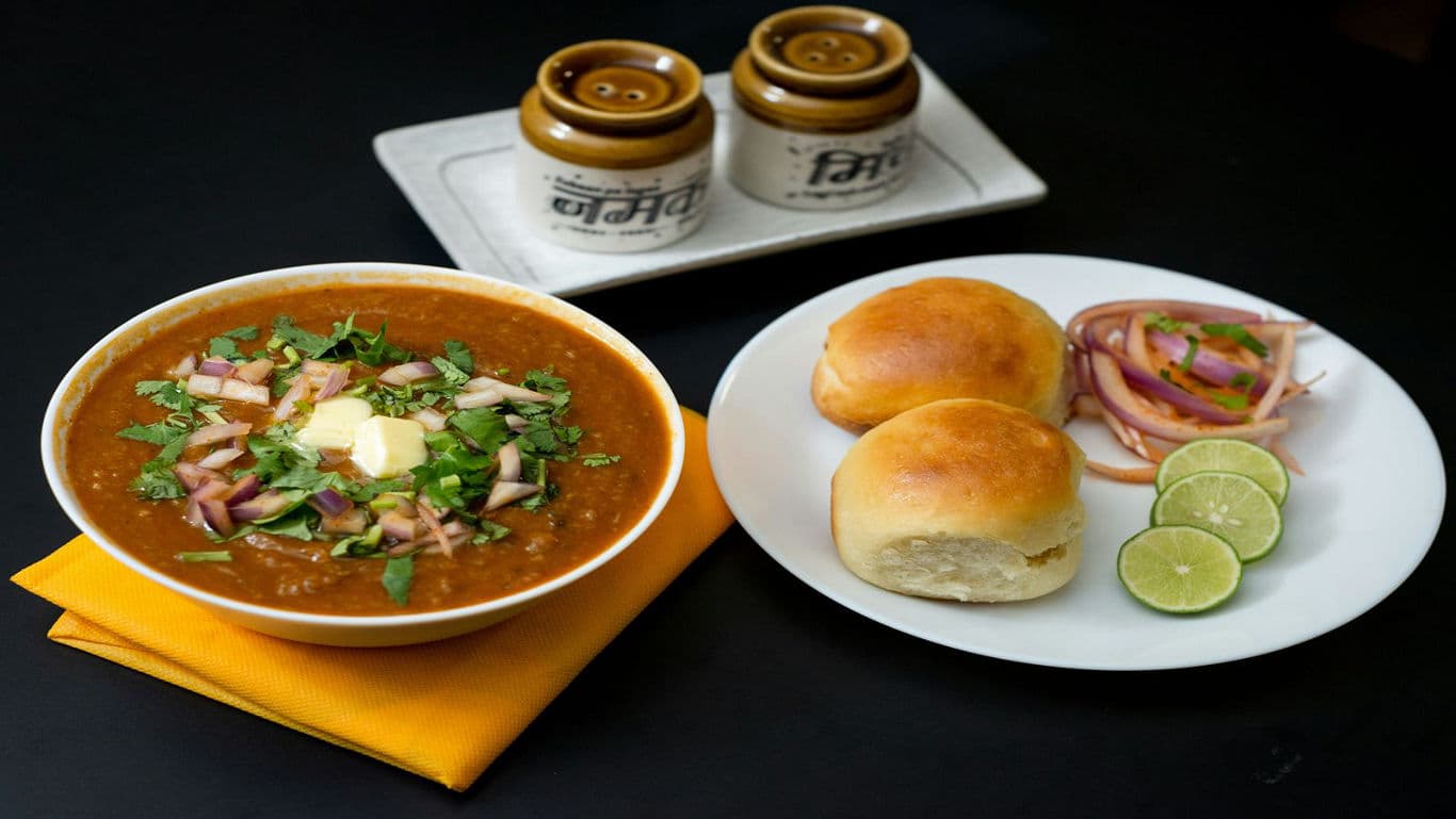 The Ultimate Guide to Mumbai Street Food: From Vada Pav to Pav Bhaji