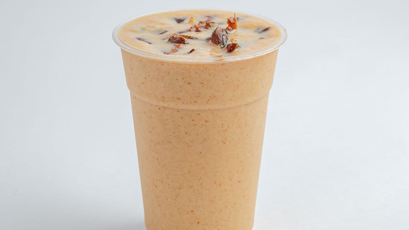 Creamy smoothie with date topping