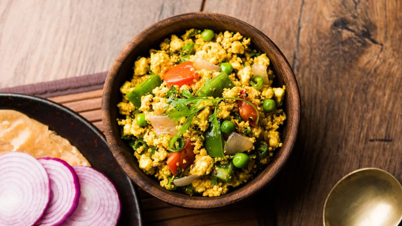 Vegetable curry with fresh sides