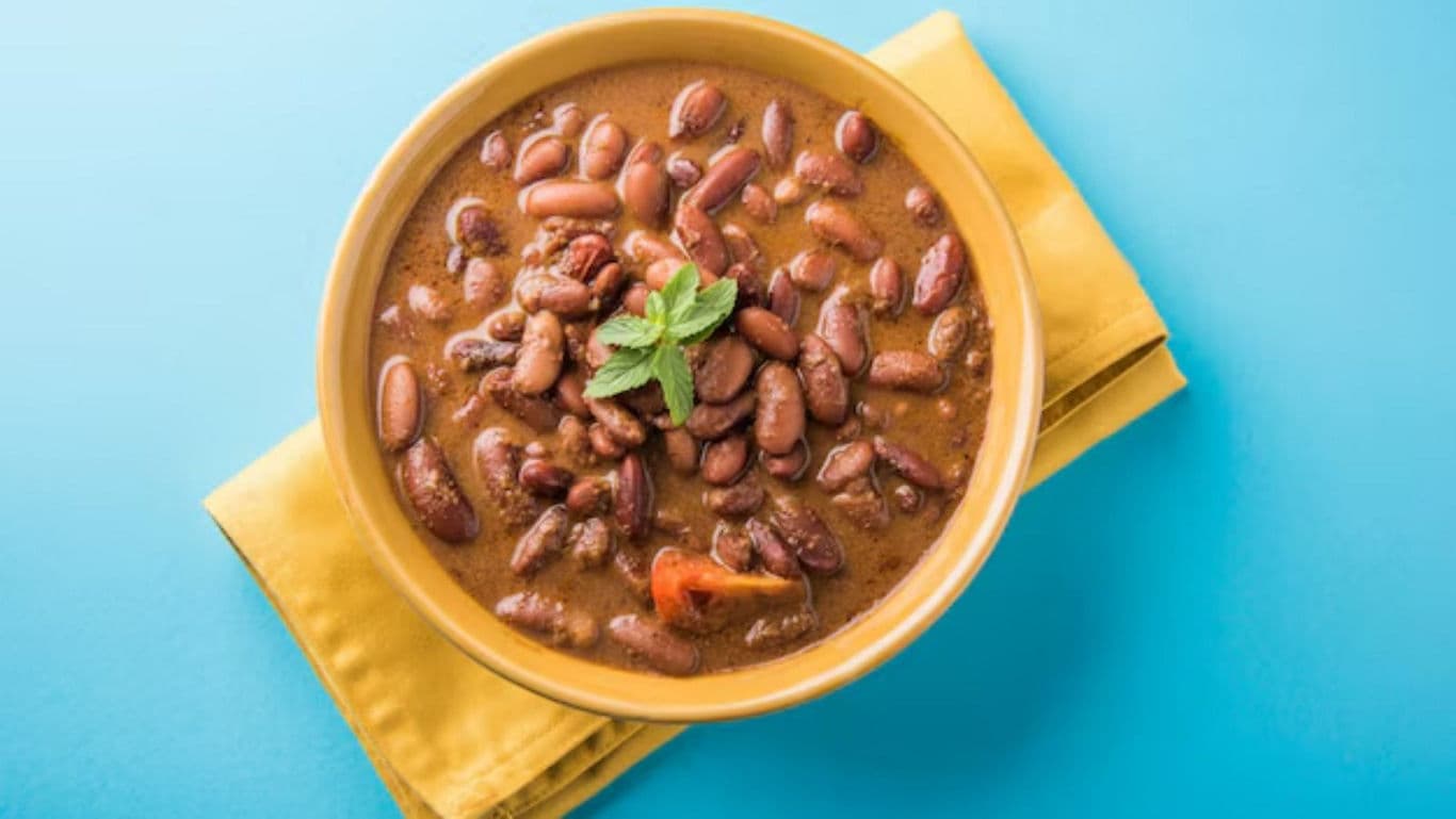 Bowl of kidney bean curry on yellow napkin