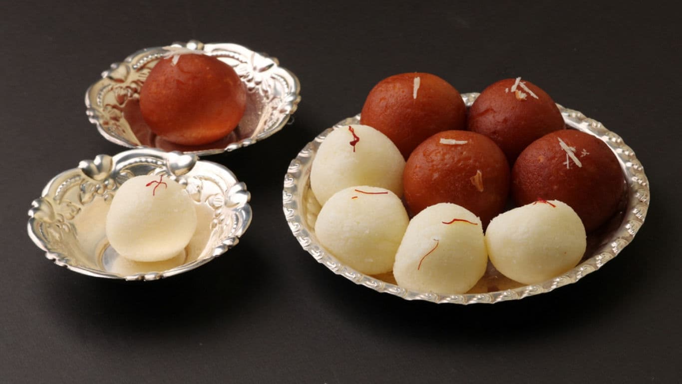 Rasgulla and Gulab Jamun desserts debate