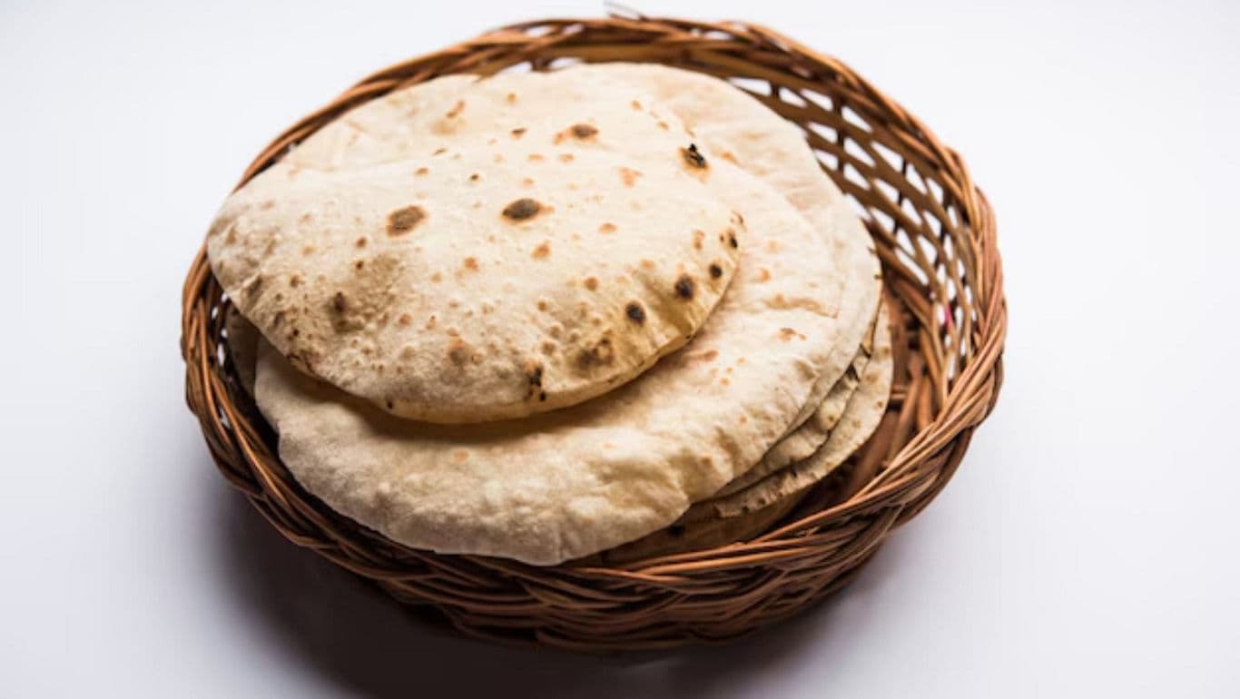 Fresh flatbreads in a wicker basket