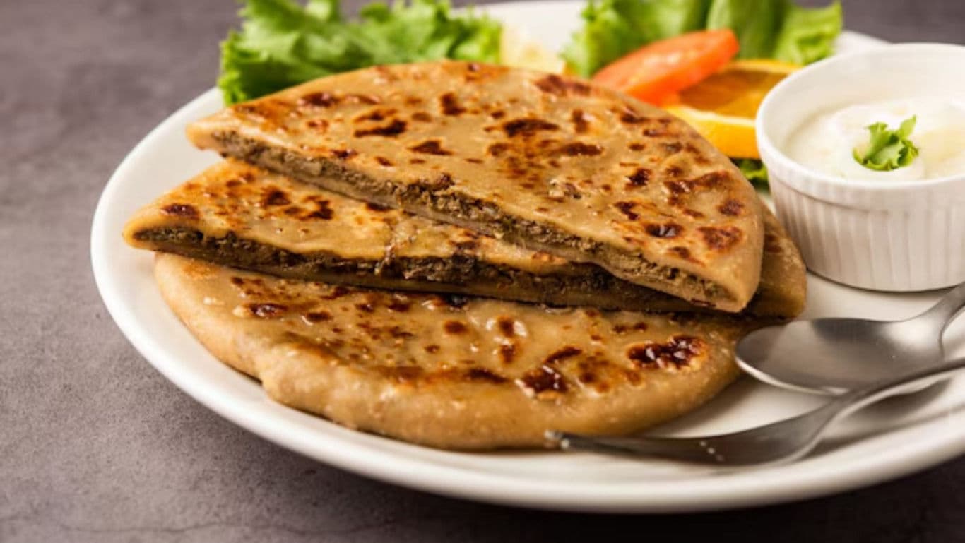 Stuffed flatbread with yogurt and salad