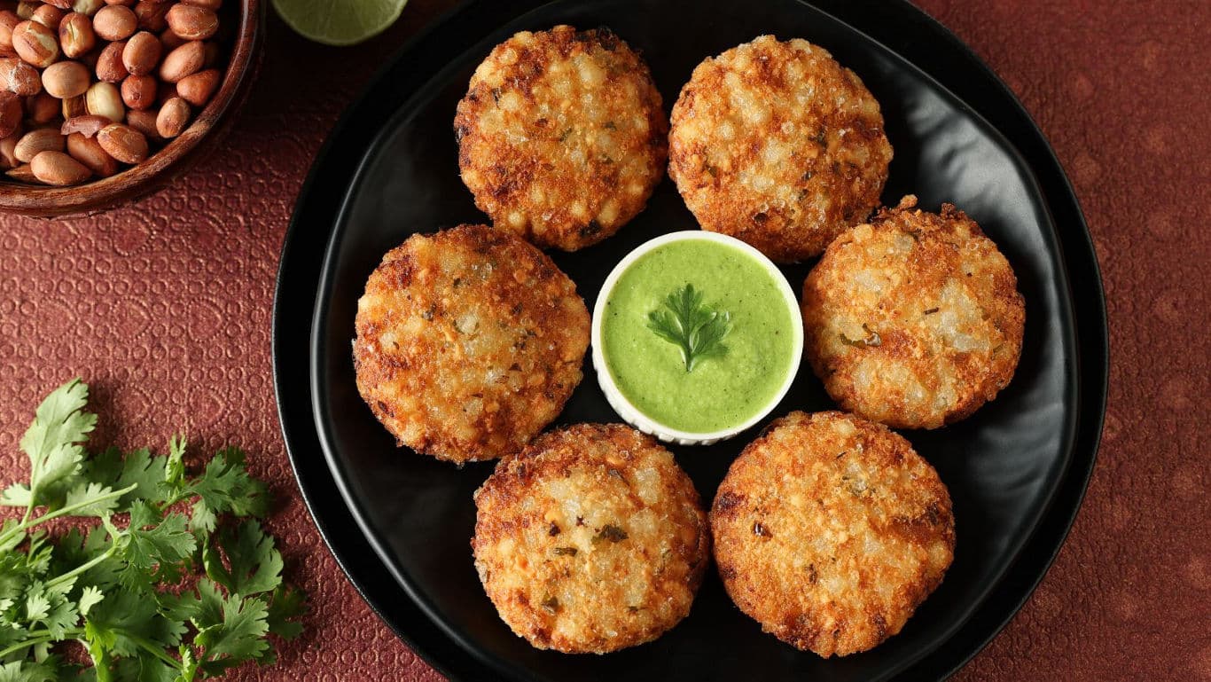 Crispy patties with green chutney