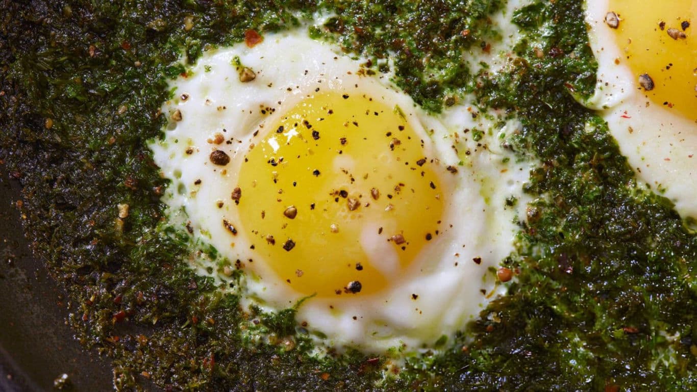 Fried eggs with herbs and seasoning