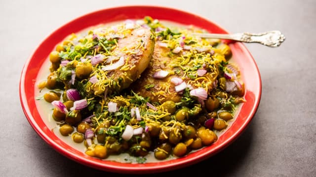 quick-and-delicious-ragda-pattice-your-go-to-indian-snack-thumbnail