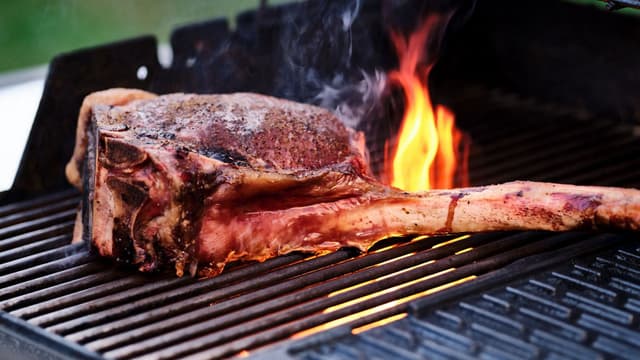 what-is-searing-learn-about-the-browning-technique-and-how-it-benefits-meats-thumbnail