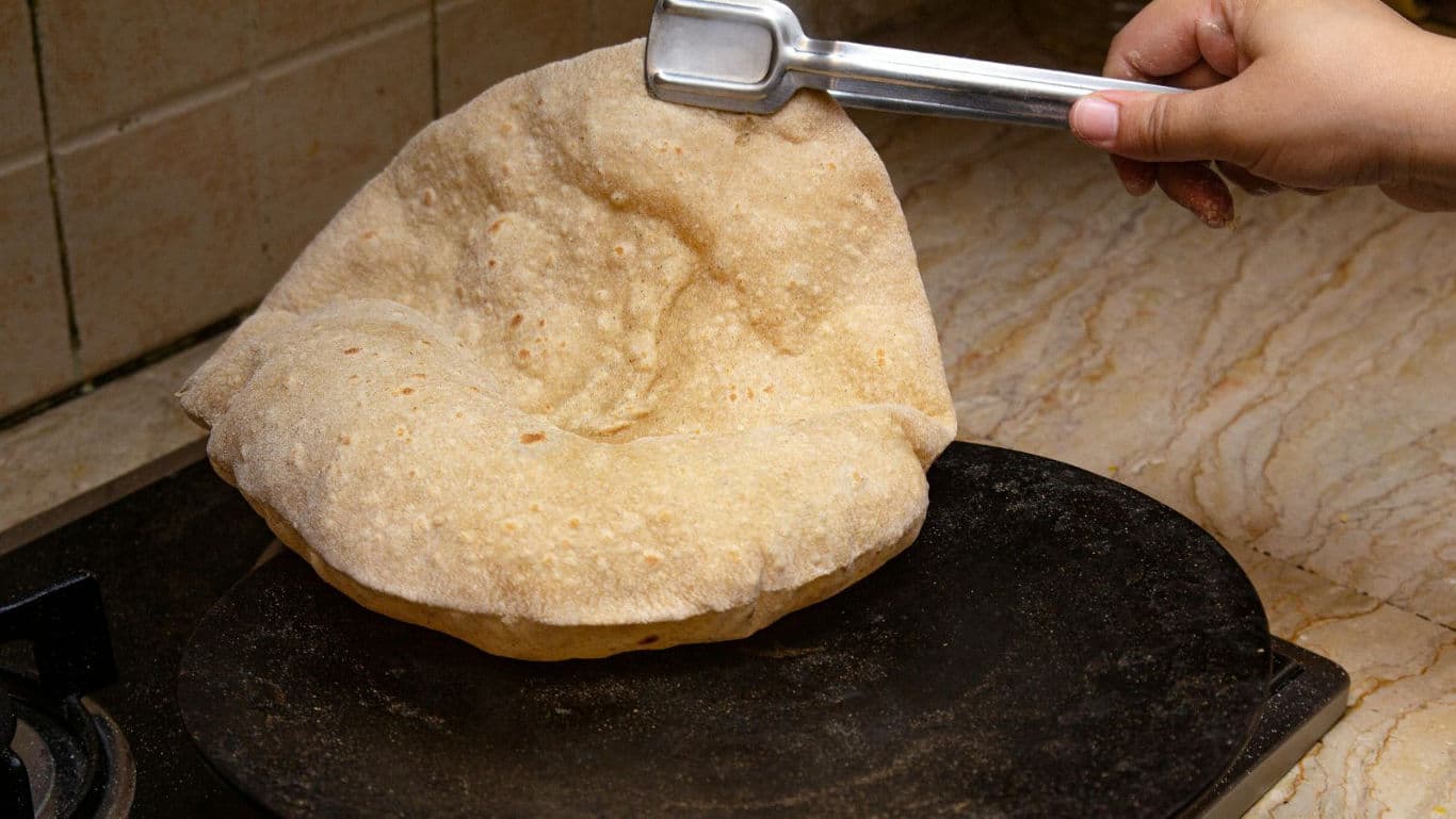 Cooking puffed flatbread on stovetop